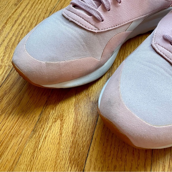 Light pink Reeboks size 9 - Picture 2 of 6